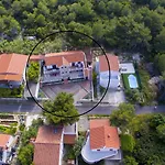 Viscovery House * Rukavac (Vis)
